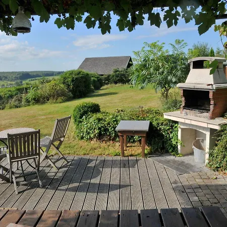 Family In Stunning Setting, With Outdoor Swimming Pool And Large Garden *