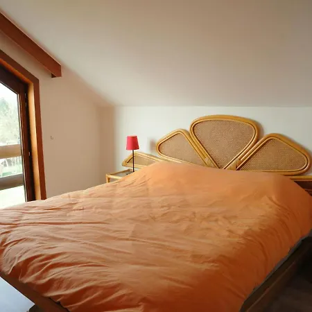 Family In Stunning Setting, With Outdoor Swimming Pool And Large Garden Hébergement de vacances *